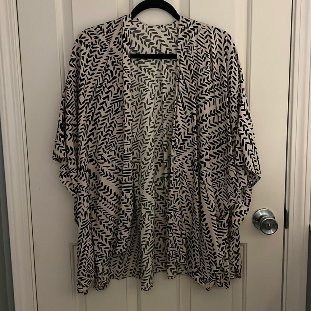 Multi-way shawl in Kawa